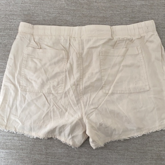 Seven7 beige “Laguna” soft shorts Size Large NWT - Picture 2 of 10